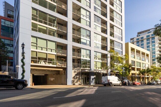 Building Photo - Live Above the Action — 14th-Floor ICON Condo with Petco Park Views