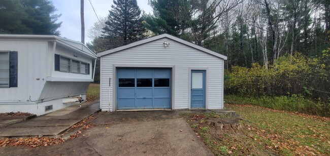 Building Photo - 1 Bedroom Mobile Home on 1 acre lot close ...