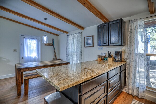 Building Photo - 26 N Debonaire Ct