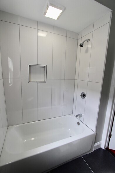 Building Photo - 55 Estes St