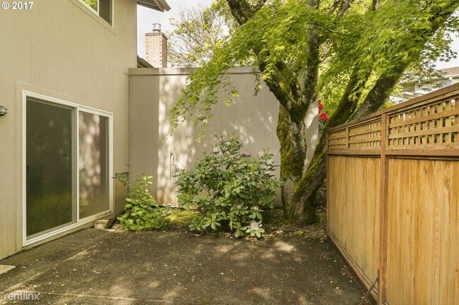 Building Photo - 15 Britten Ct