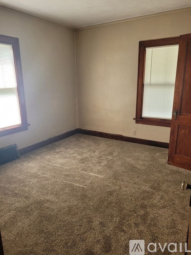 Building Photo - 2 Bd 1 Ba House in Beatrice Available in June!