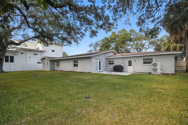 Building Photo - 4802 W Longfellow Ave