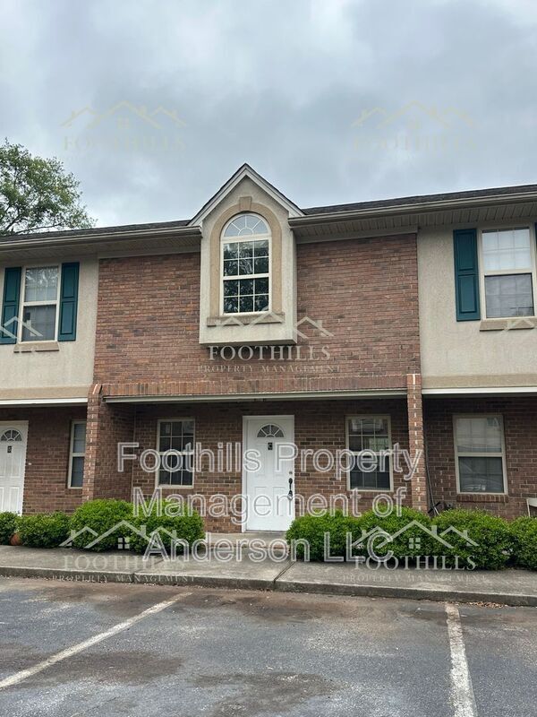 Building Photo - 415 Nelson Dr