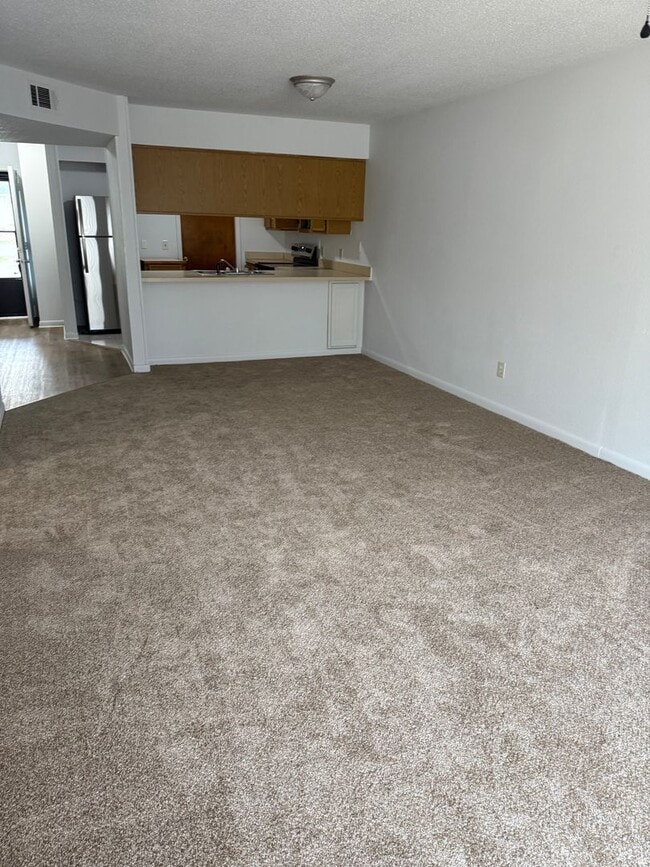 Building Photo - BV-Lincoln Drive