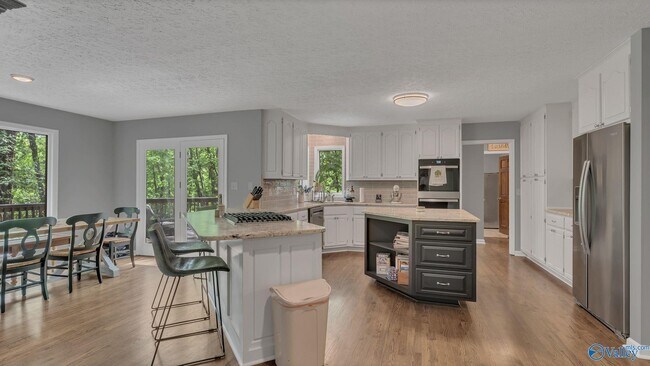 Building Photo - 511 Rainbow Dr