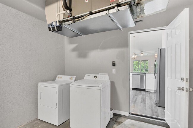 Building Photo - Duplex for rent