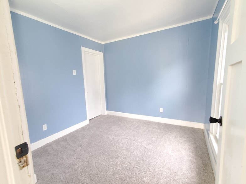 Building Photo - 738 N Waterloo St