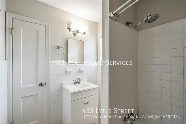 Building Photo - 453 Lytle St