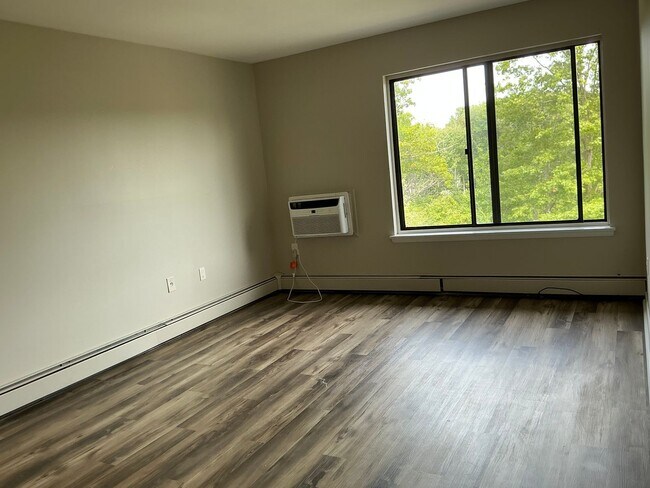 Building Photo - 2315 Cromwell Hills Dr