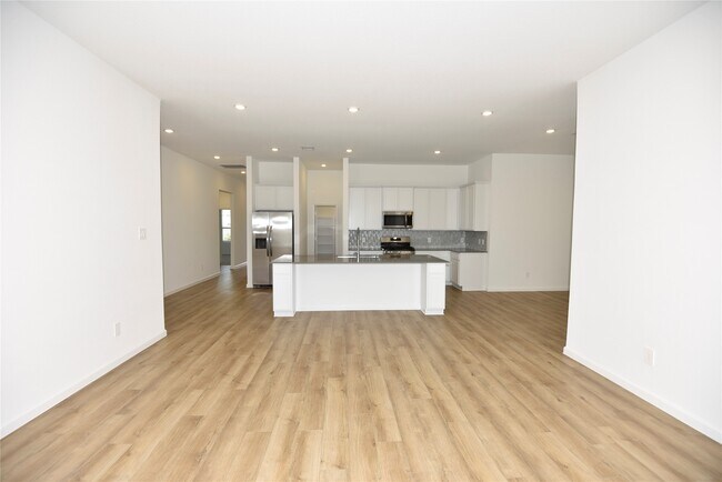 Building Photo - 15524 Leopard Lily Ln