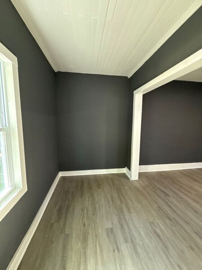 Building Photo - 3164 Yale Ave