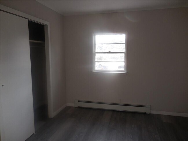 Building Photo - 14 Maurice Ln