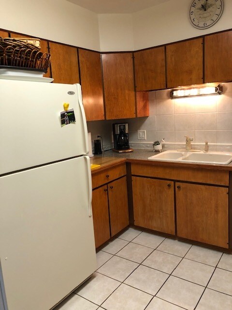 Kitchen - 1 Bratenahl Pl