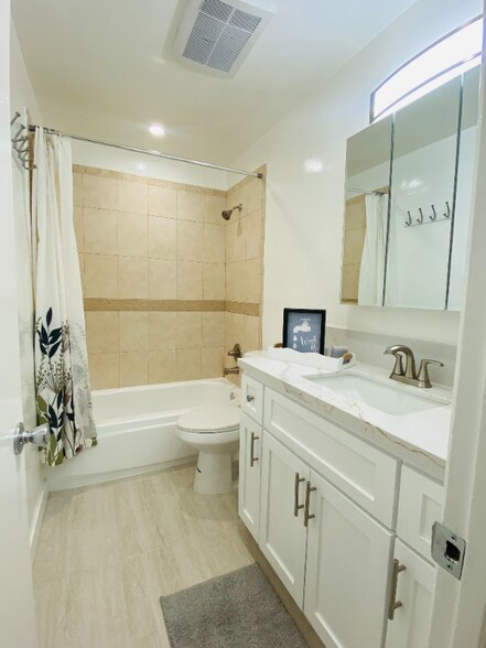 Building Photo - 8919 Longden Ave