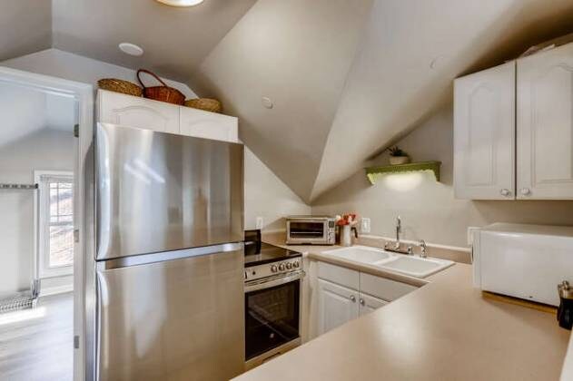 Building Photo - 1242 Spencer Ave