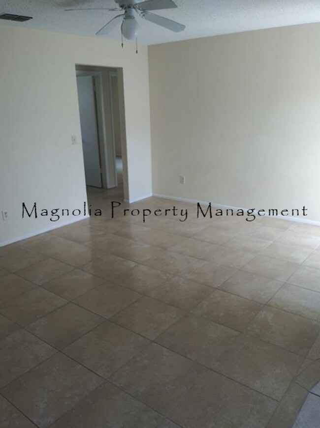 Building Photo - 7729 Indian Ridge Trail N
