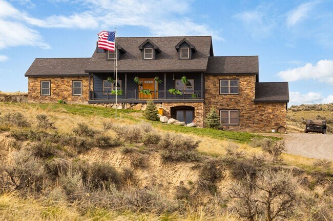 Primary Photo - Spacious 6-bedroom, 4.5-bathroom home is i...