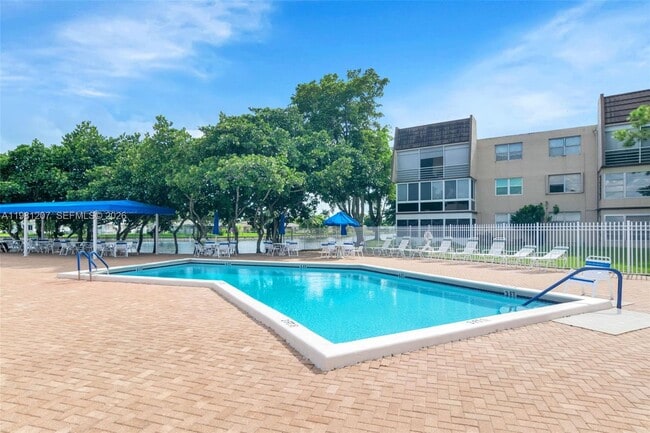 Building Photo - 9091 Lime Bay Blvd