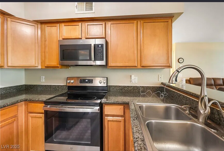 Kitchen - 3145 E Flamingo Rd