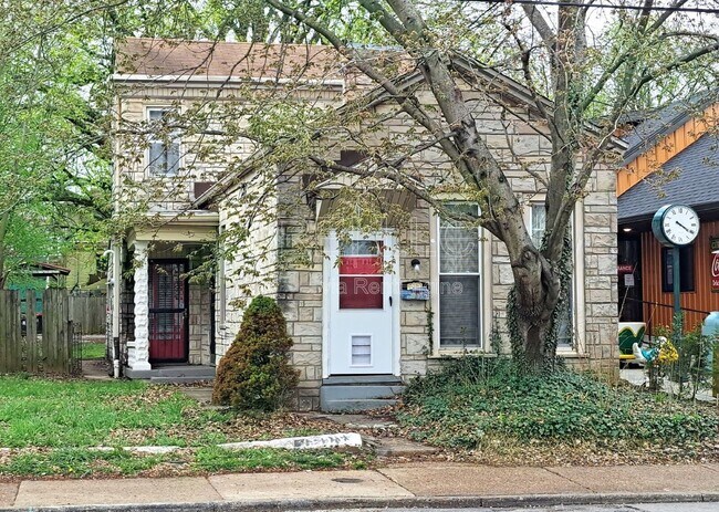 Building Photo - 1014 Goss Ave