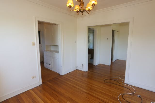 Building Photo - 4216 N Clark St