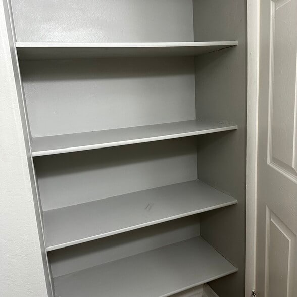 Building Photo - 590 7th Pl