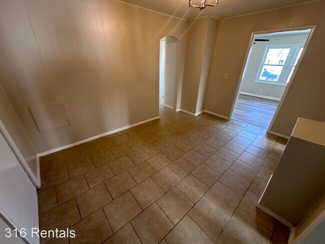 Building Photo - 3 br, 1 bath House - 806 S Beverly Dr