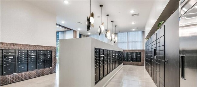 Building Photo - 2928 Oak Lawn Ave