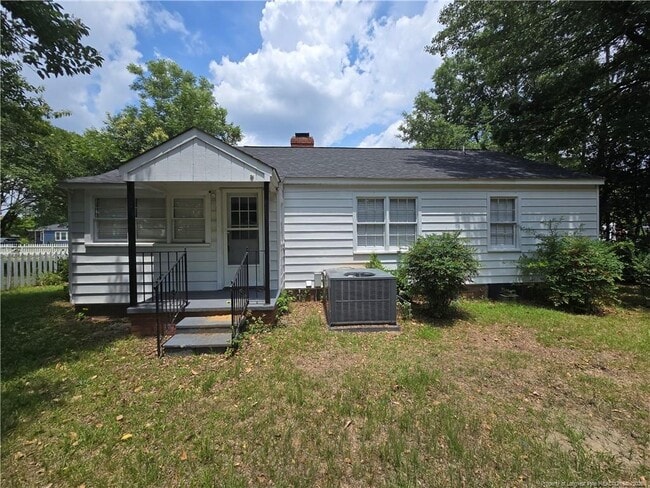 Building Photo - 2705 Pecan Dr