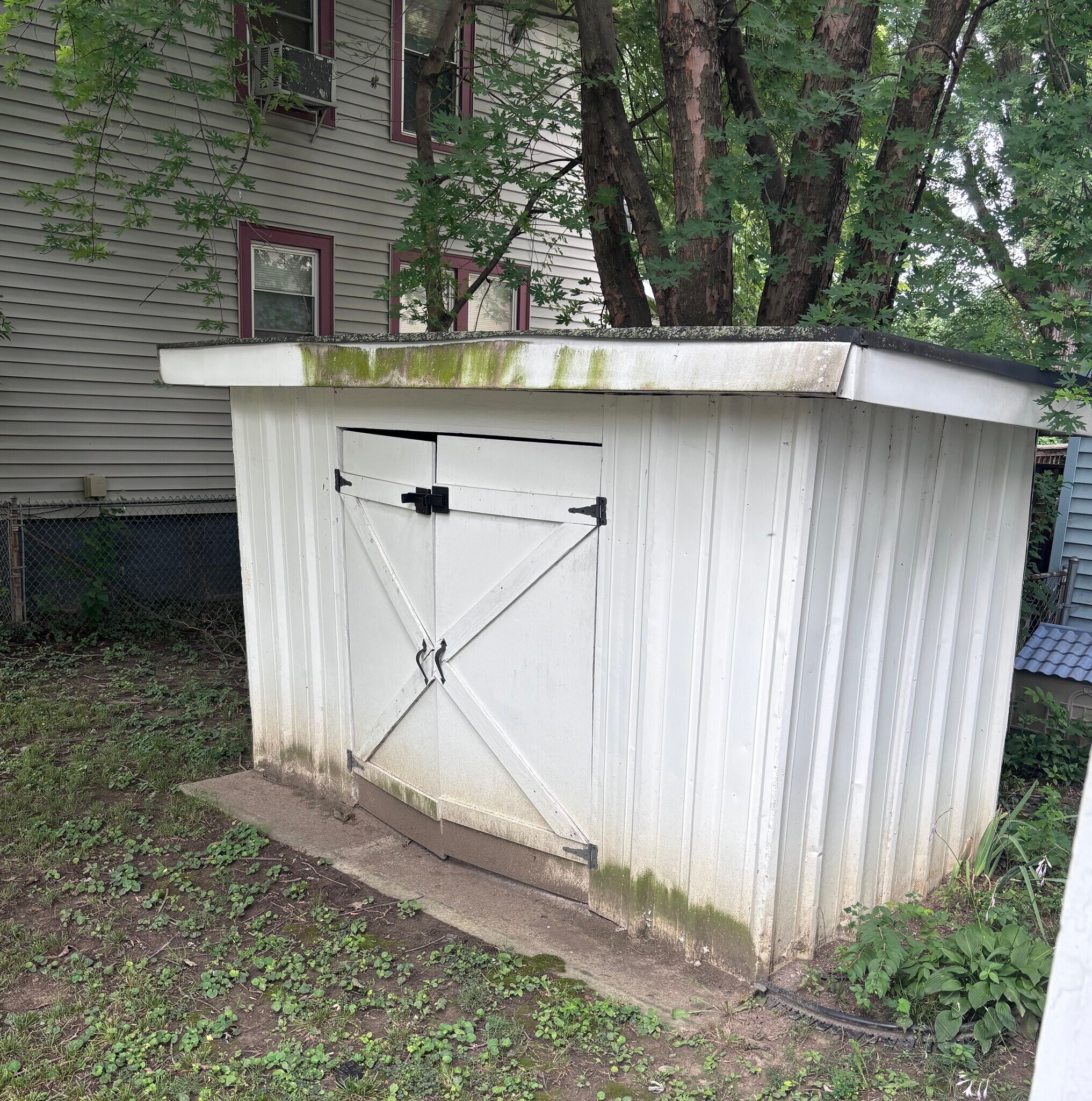 Private shed for extra storage. - 4822 Oak St