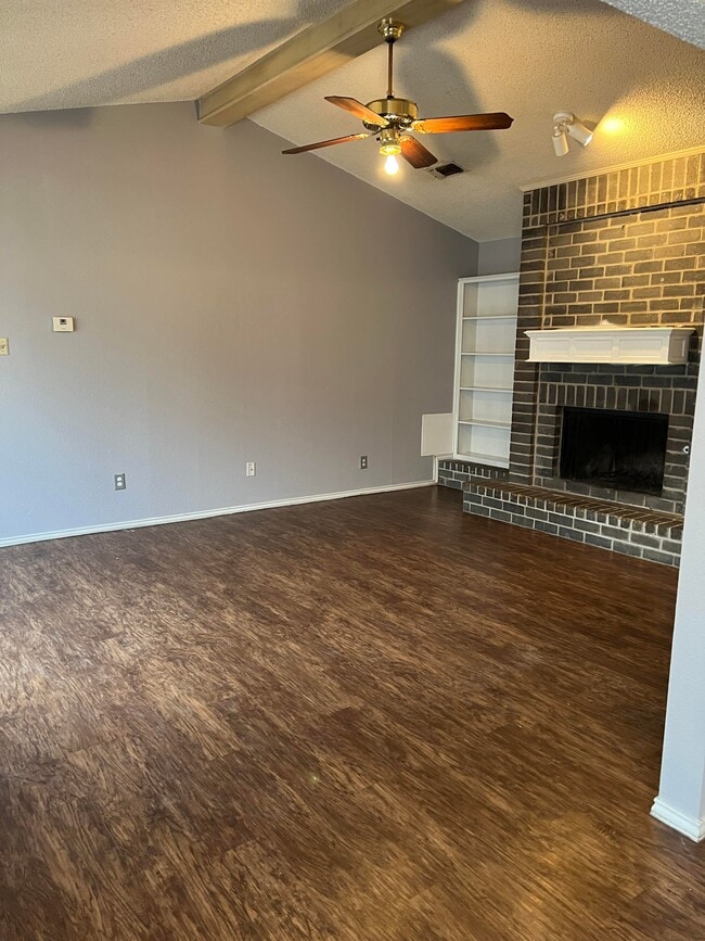 Building Photo - 5406 Duplex - Series C