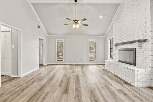 Building Photo - Maumelle Luxury Riverland Home