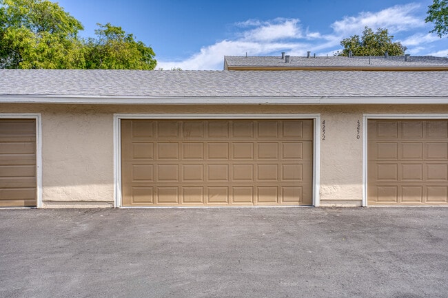 Building Photo - 4252 Comet Cir