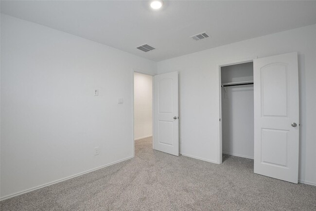 Building Photo - 1055 Llano Trl