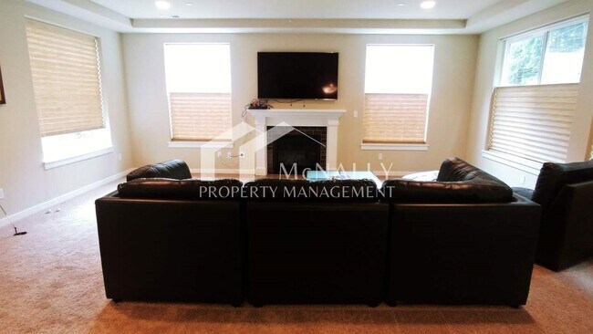 Building Photo - Beautiful Furnished Home in University Place