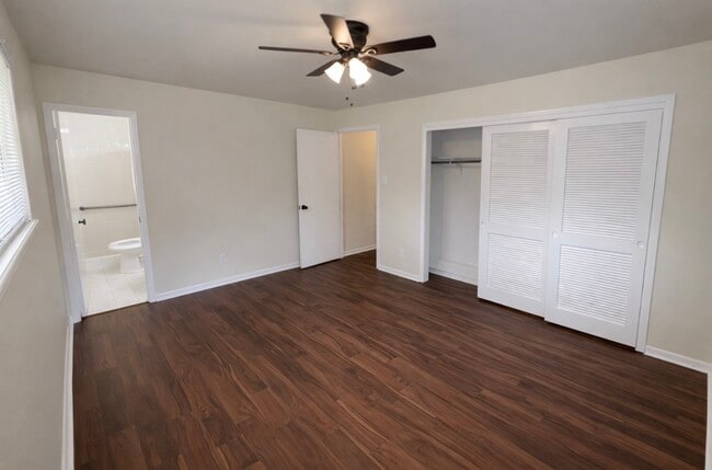 Building Photo - 205 E Crestmont Dr