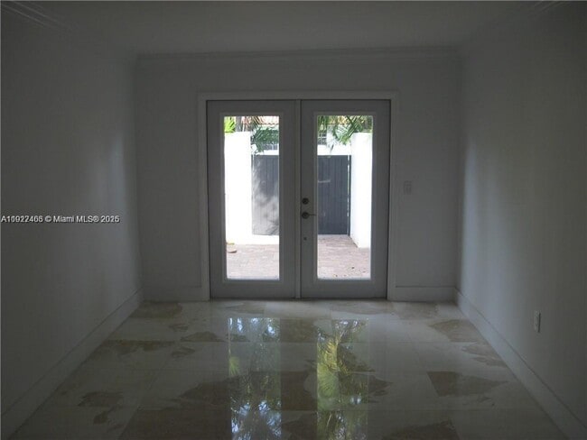 Building Photo - 310 SW 34th Ave