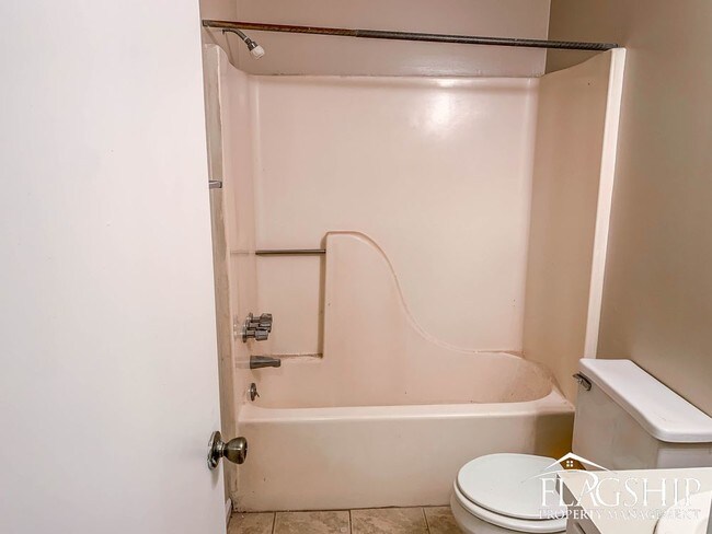 Building Photo - Two Bedroom Greenville Apartment