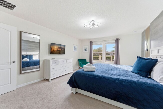 Building Photo - 2440 Dubai St