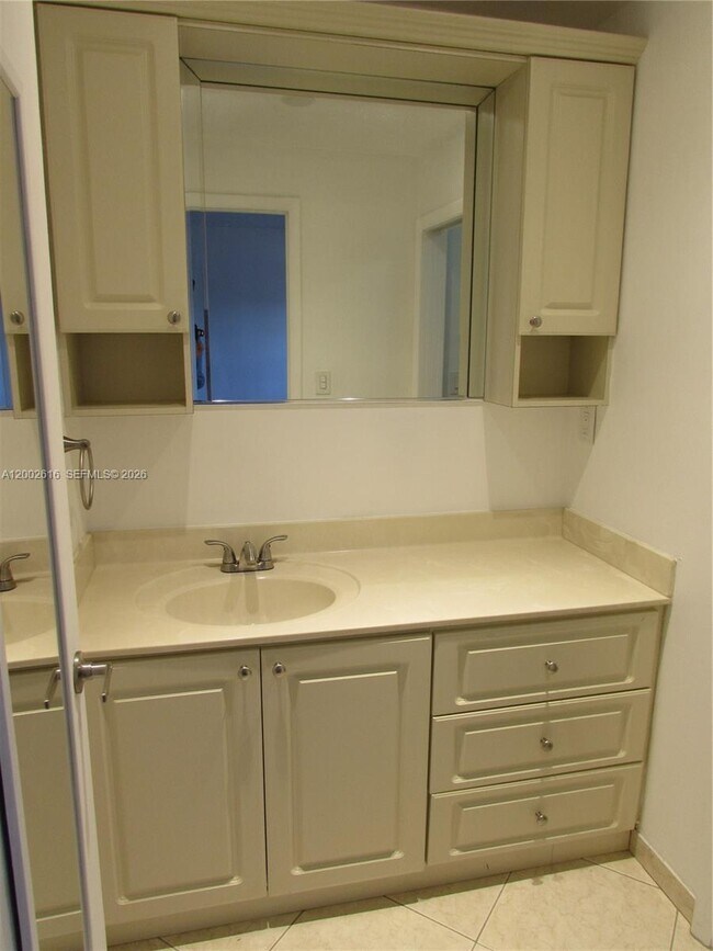 Building Photo - 5555 Ludlam Rd