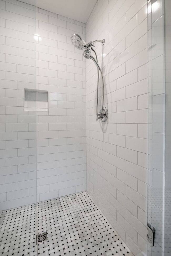 Building Photo - Amazing 3 Bedroom Home in Church Hill!! ***Available Early May 2026***