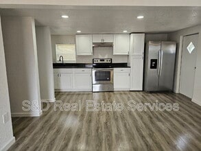 Building Photo - 226 Waverly Loop