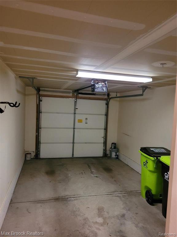 Building Photo - 28017 Hopkins Dr