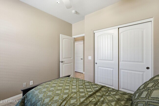 Building Photo - 1630 W Paisley Dr