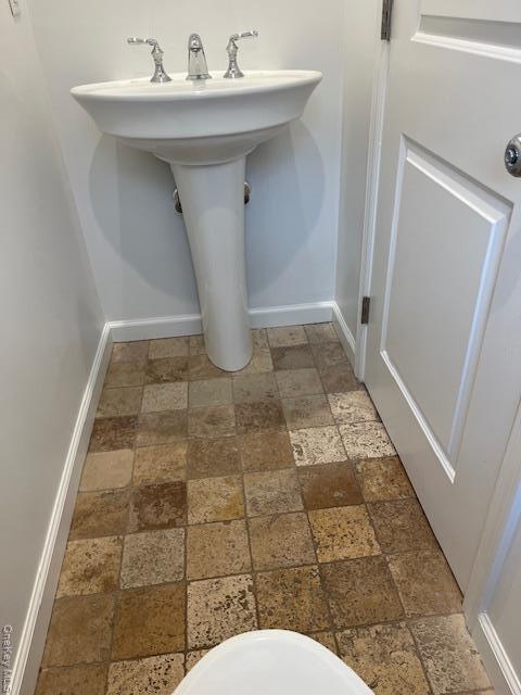 Building Photo - 50 Sintsink Dr E