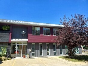 Building Photo - 1001 W 39th St