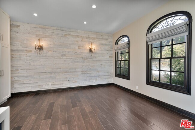 Building Photo - 1036 El Medio Ave