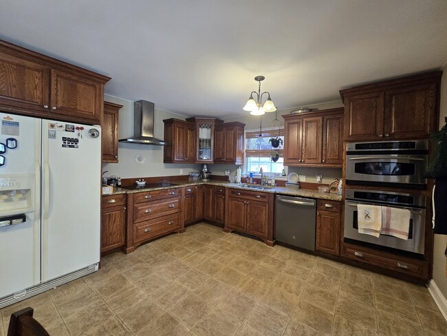 Building Photo - 232 Pebble Glen Dr
