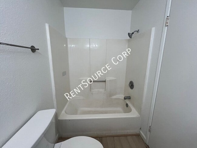 Building Photo - 841 Chateau Way